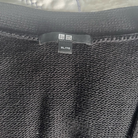 Uniqlo black cardigan - Picture 3 of 4